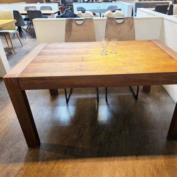 Tisch T8M